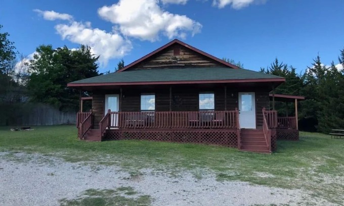 Sulphur Cabin | THE GETAWAY-Cedar Creek Cabins