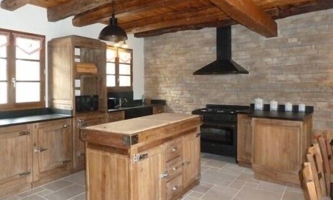 Arrien-en-Bethmale Cottage | The gite offers pretty views of Bethmale Valley and the mountains