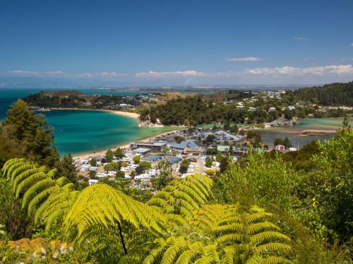 Ngaio Bay House | The Glass House - Kaiteriteri Holiday Home