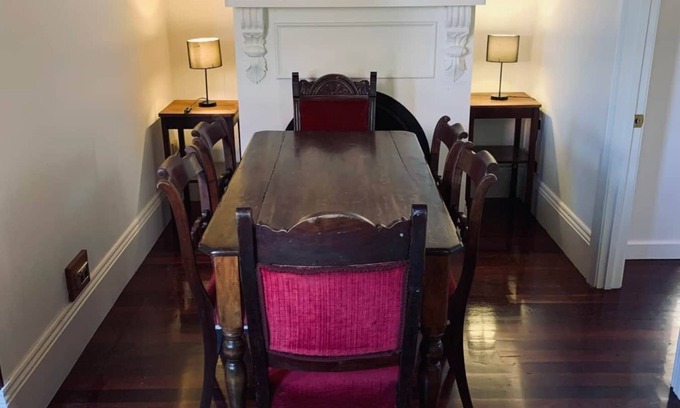 Castlemaine House | The Globe Cottage