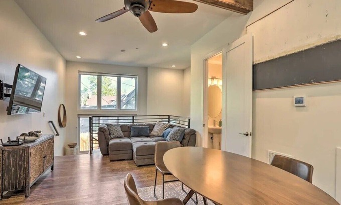 Golden Apartment | The Golden Star - 2 bed with private roof deck