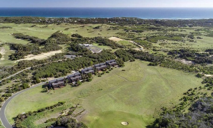 Fingal House | The Golf House at St Andrews Beach