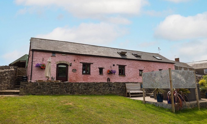 Pyle Apartment | The Granary 3 bedroom cottage