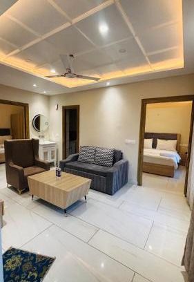 Bhimtal Hotel | The grand inn lake side