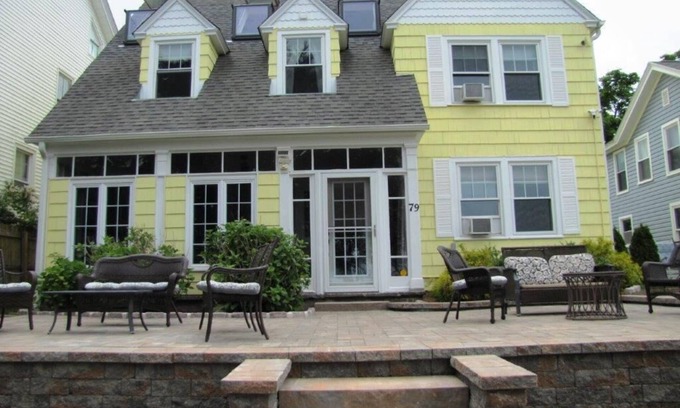 Niantic House | THE GRAND VICTORIAN GUEST HOUSE/BEACH FRONT PROPERTY
