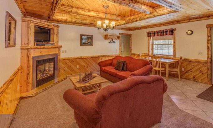 Dundee Cabin | The Great Outdoors Suite: Luxury Lodge Suite in Amish Country, Ohio.