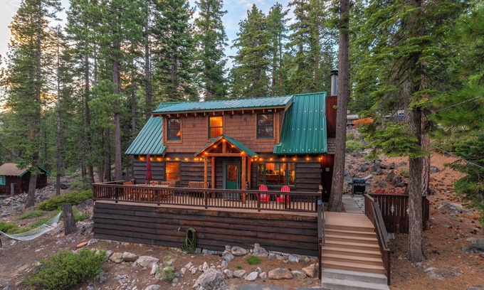 Carnelian Bay Cabin | The Greenleaf Lodge - Old Tahoe Charm with modern upgrades, walk to the lake!