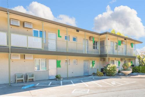 Old North Sacramento Hotel | The Greens Hotel on Del Paso