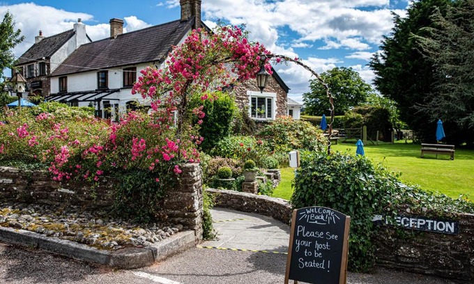 Usk Hotel | The Greyhound Inn and Hotel