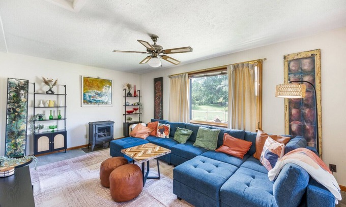 Big Island House | The Groovy Getaway close to James River | Trails