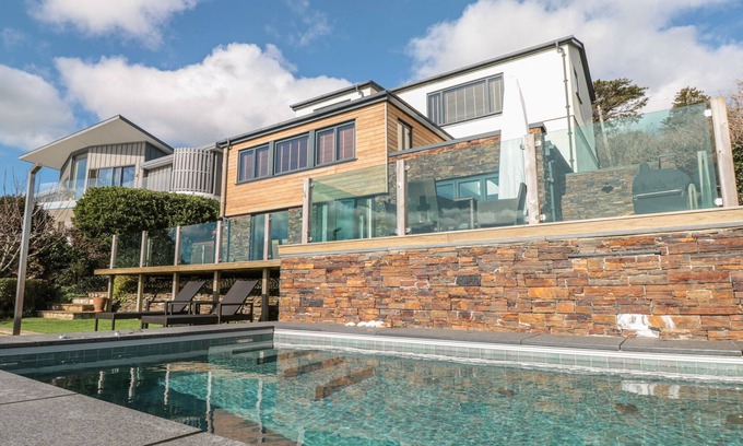 Stoke Fleming House | THE GULLS, pet friendly, luxury holiday cottage in Stoke Fleming