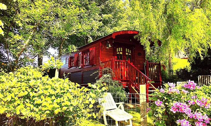 Riviere Apartment | The Gypsy Caravan 5 miles from Arras