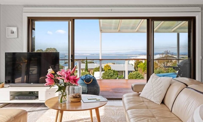 Bridport House | The Happy Holiday House Bridport