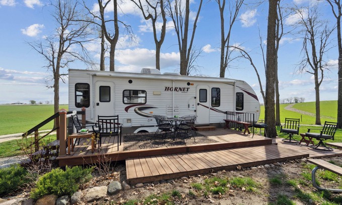 Langworthy RV Rental | The Happy Hornet Camper Rental on Campsite