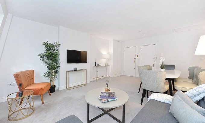 Brompton & Hans Town Apartment | The Harrods 2 bedrooms Penthouse (Cadogan Square)