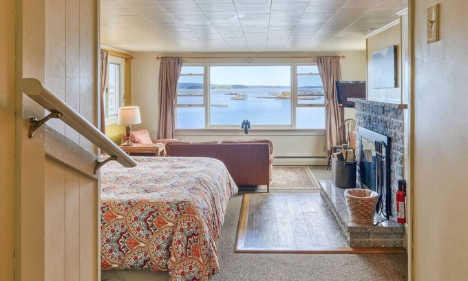 Stonington Hotel | The Heritage - Inn on the Harbor