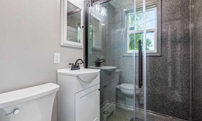 Farmington House | "The Hideaway 1" Charming 2-bedroom house with WiFi, AC in fabulous Farmington