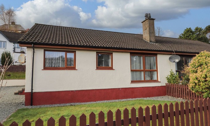 Achachork Cottage | THE HIDEOUT, pet friendly, country holiday cottage in Portree