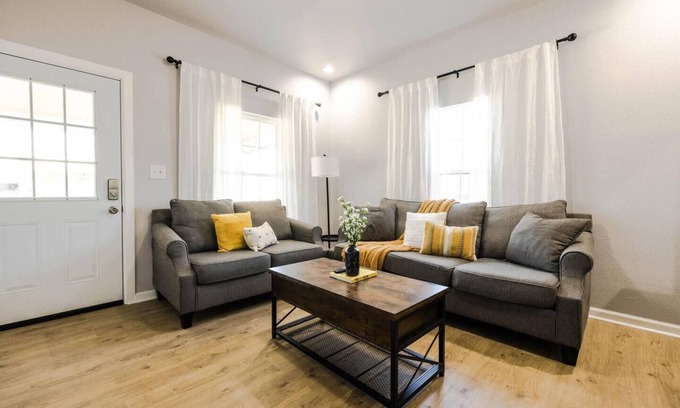 Stephenville House | The Hive: Cozy Stay Near Downtown & Tarleton State