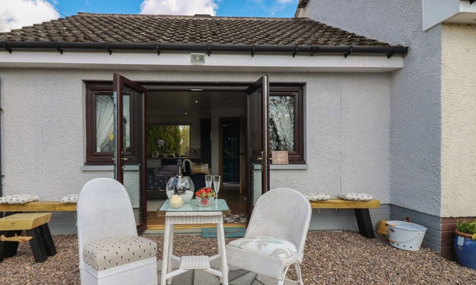 Stanley Cottage | THE HIVE, pet friendly, country holiday cottage in Stanley