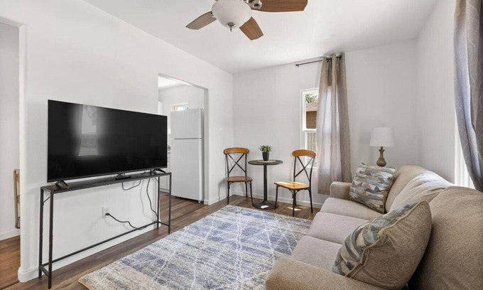 Rapid City House | The Holcomb House Hideaway