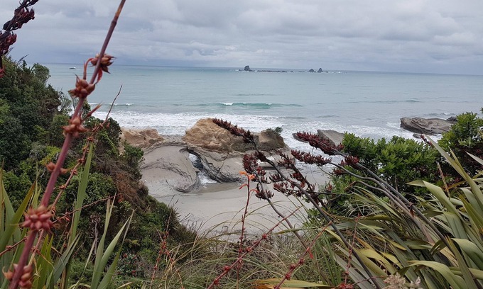 Cape Foulwind House | The hole in the rock house Amazing sea views. Stunning beaches. Stay and relax