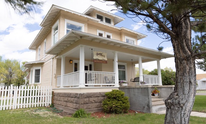 Monte Vista House | The Honey Bee Manor Monte Vista-FREE Hot Springs Admission Included!