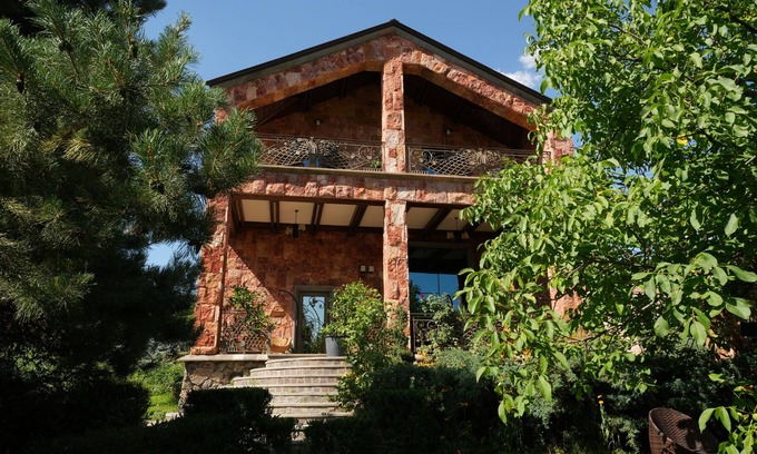 Byurakan Hotel | The House