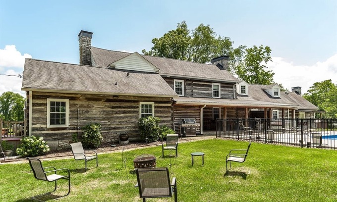 Gallatin Cabin | The House of Grace| Private Pool | Lakeview
