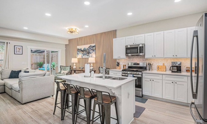 North Charleston House | The Hugo Hideout~Spacious 3br/2.5ba N. Chs home