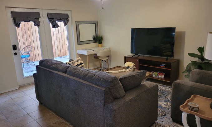 Ozona House | The Hummingbird- Stylish Retreat