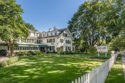 Egypt Lane Historic District Bed & Breakfast | The Huntting Inn