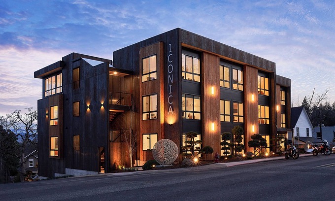 White Salmon Apartment | The Iconica - # 05 Studio Vacation Rental