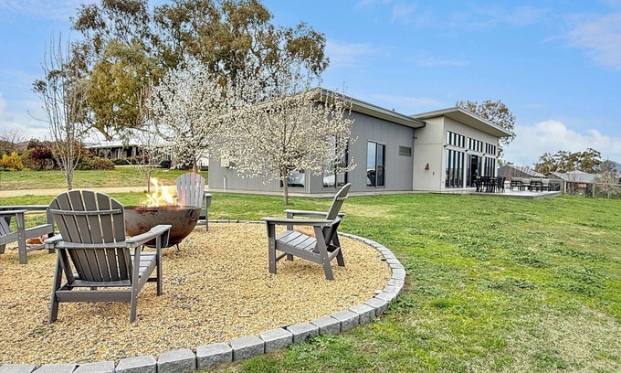 Mansfield House | The Iron Pear - Luxury with Country Views