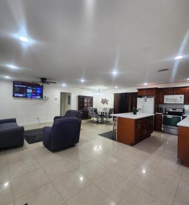 Miami Gardens House | The Jazzy Escape