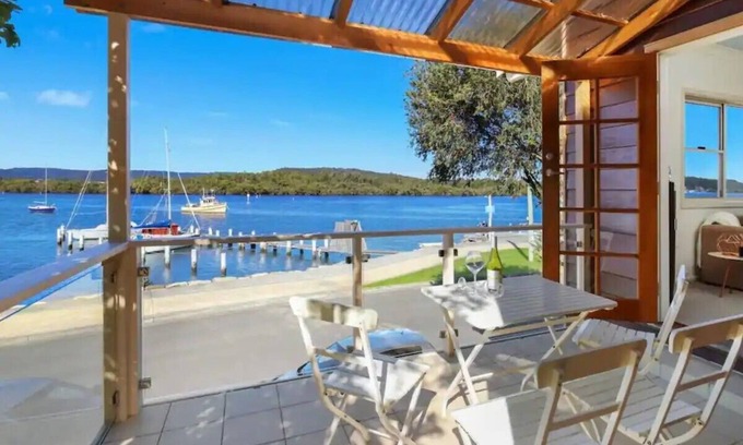 Saratoga Boat Rental | The Jetty Boathouse