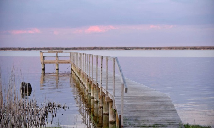 Barmera Cabin | The Jetty Hut - Water Front Stay Lake Bonney Riverland