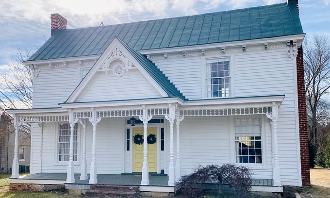 Keeling House | The Jones House: 5 min to VIR, historic 4-bedroom home