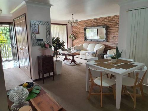 Wallerawang House | The Junction Estate COOL CALM COZY A Home N Host Property