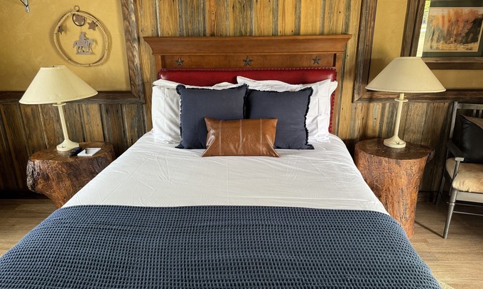 Christoval Hotel | The Juniper Room - The Ranch House Motel