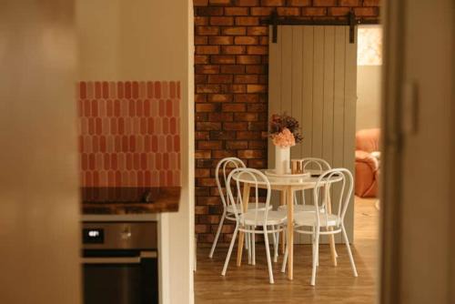 Pemberton House | The Karri Hideaway- Sauna and Spa!