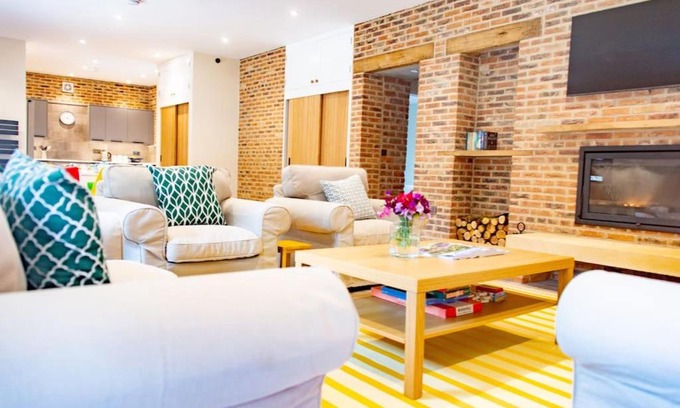 Hexham House | The Kennels