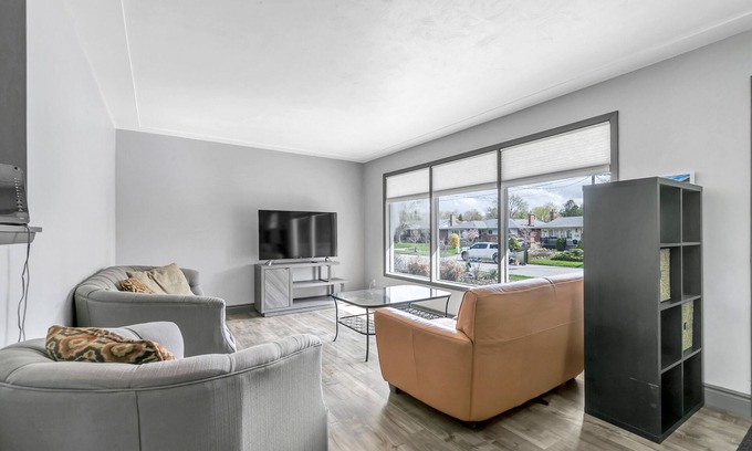 Rosemount House | The Kitchener Bungalow Retreat