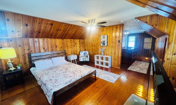 Weldon Spring Heights House | The Knotty Pine House