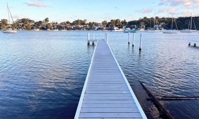 Buttaba House | The Lake House at Lake Macquarie - Waterfront 5 Bedroom Luxury Home With Jetty