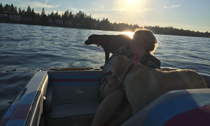 Bonney Lake House | The Lake Tapps Waterfront HideawaynFamilynPet-Friendly, Warm hot tub, Lake Life!