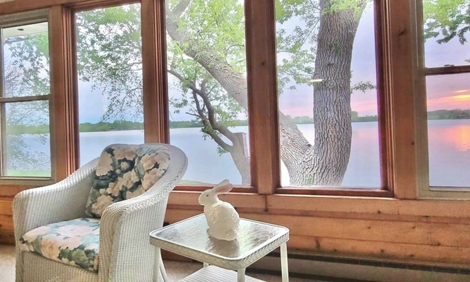 Hartford House | The Lakehouse - Entire Home & Private Lakeshore