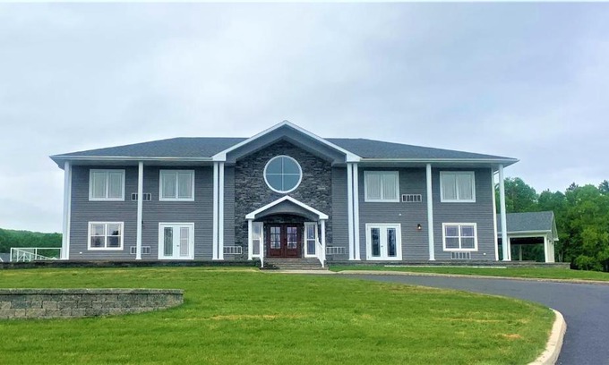 Ben Eoin Hotel | The Lakes at Ben Eoin Golf Club & Resort