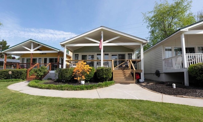 Hiawassee Cottage | The Lakeside Cottage with 2 docks, pet friendly in Hiawassee, GA