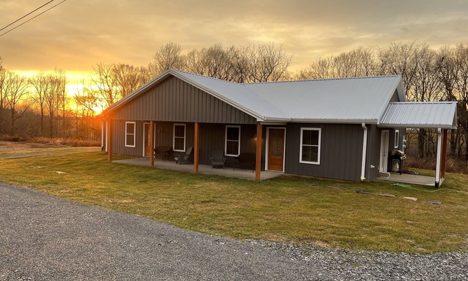Cane Valley House | The Last Cast lake rental * Unit A*1/4 mile from State Dock!